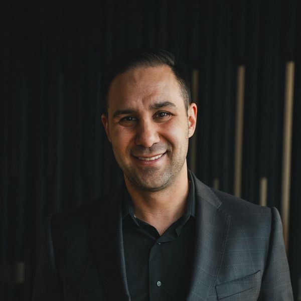 Chris Karampelas, Associate